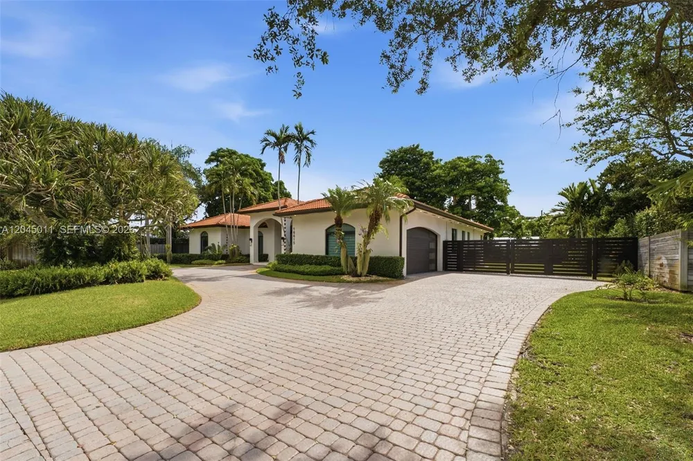 16615 SW 82nd Ct, Palmetto Bay, FL 33157
