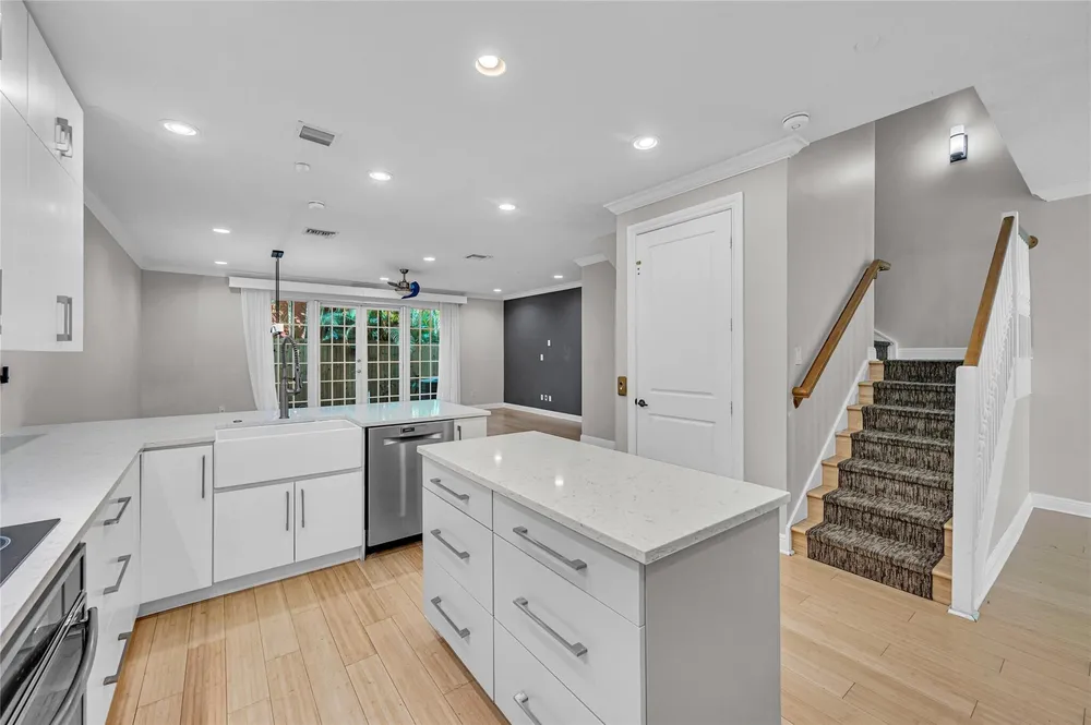 1617 NE 2nd Ct, Fort Lauderdale, FL 33301