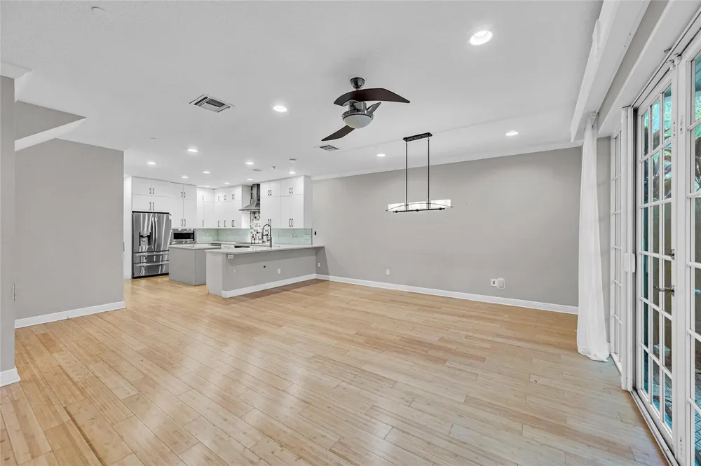 1617 NE 2nd Ct, Fort Lauderdale, FL 33301