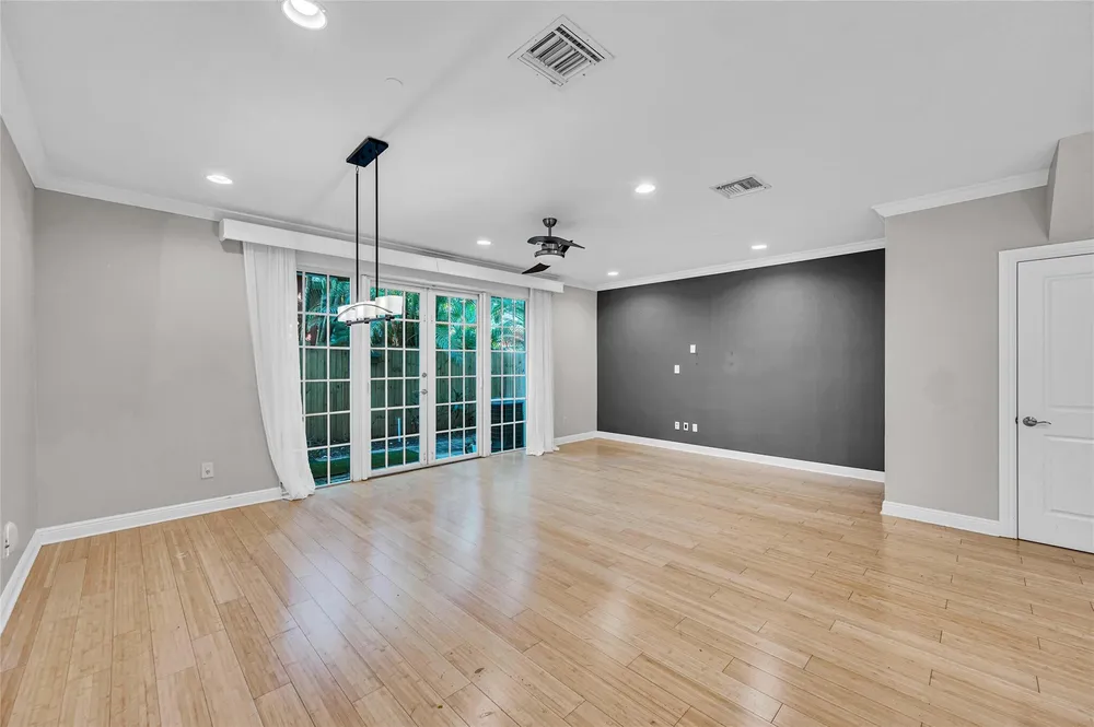 1617 NE 2nd Ct, Fort Lauderdale, FL 33301