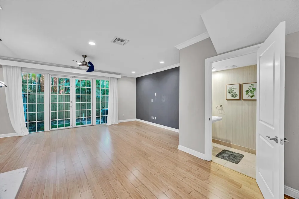 1617 NE 2nd Ct, Fort Lauderdale, FL 33301