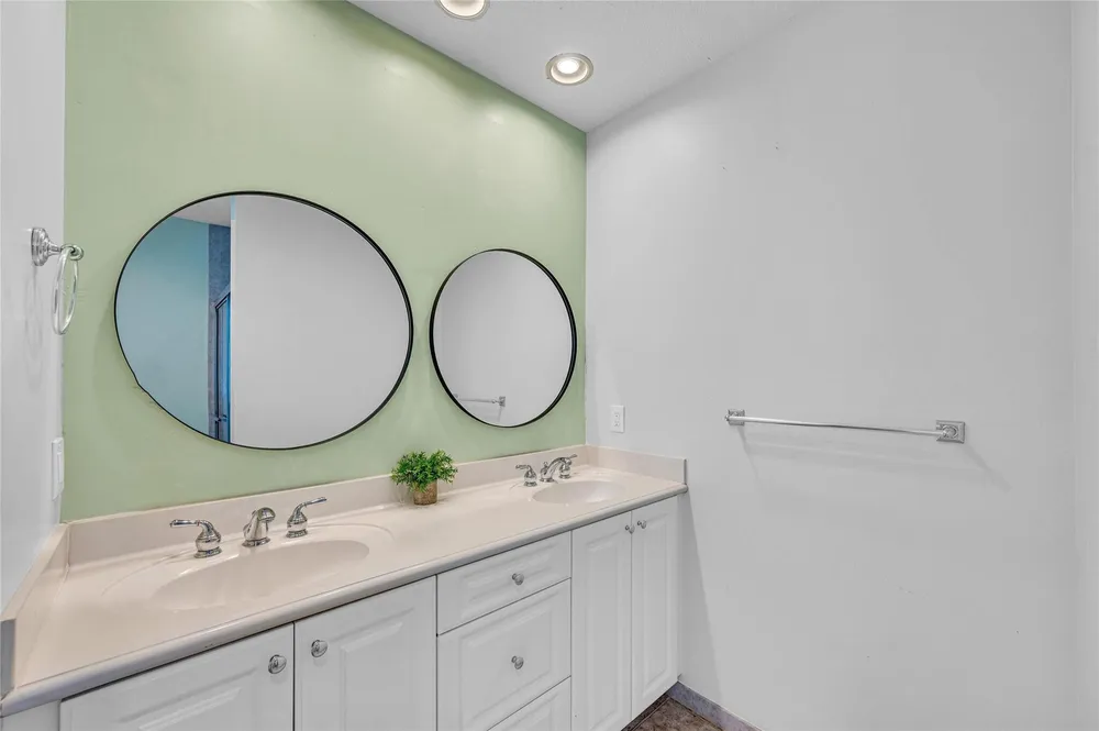 1617 NE 2nd Ct, Fort Lauderdale, FL 33301
