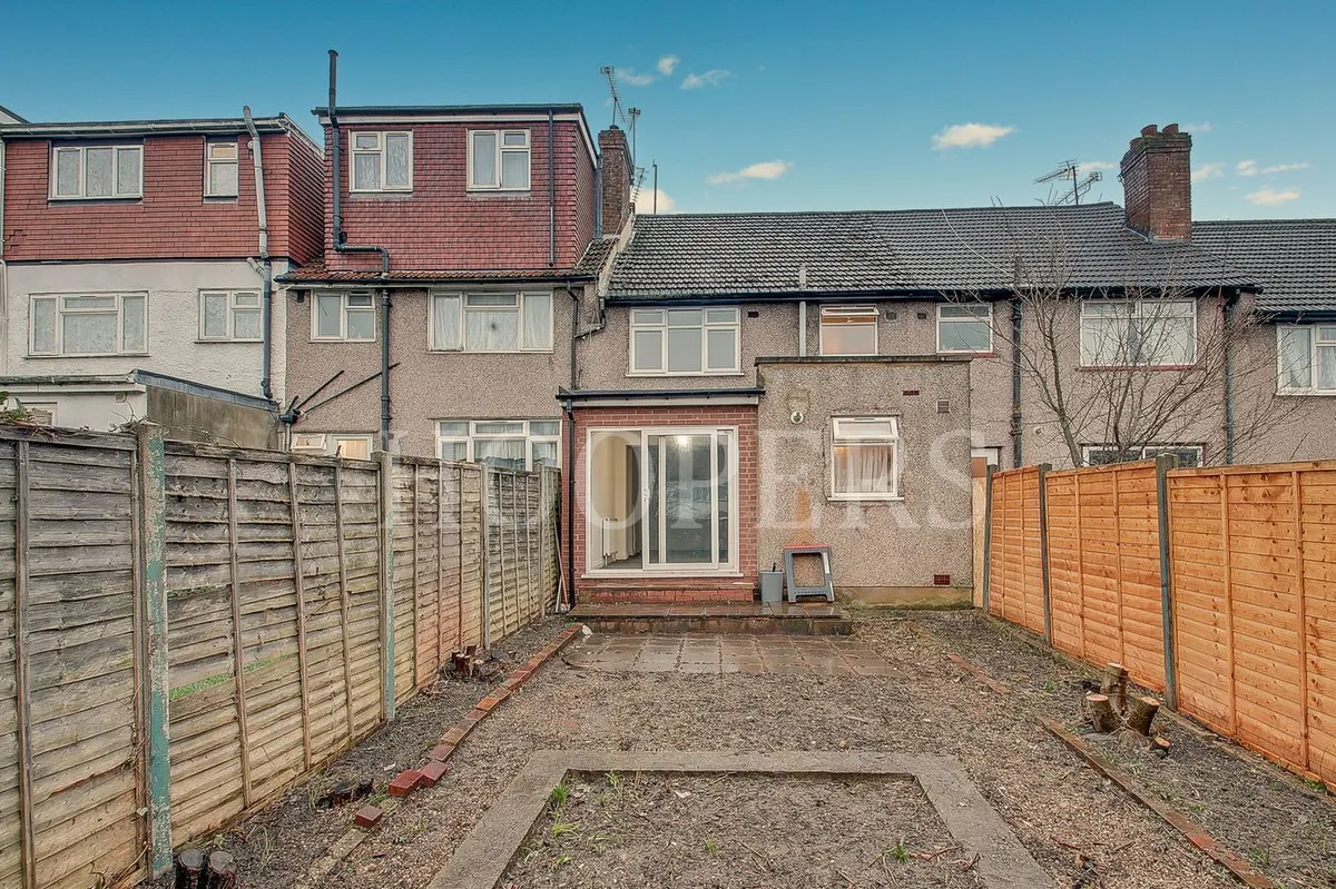 Warren Road, London, NW2