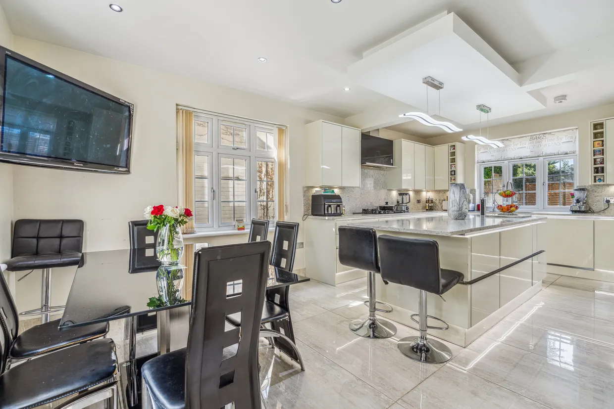 Wexham Street, Slough, SL3 photo 11