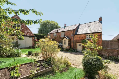 Hill Road, Lower Boddington, NN11