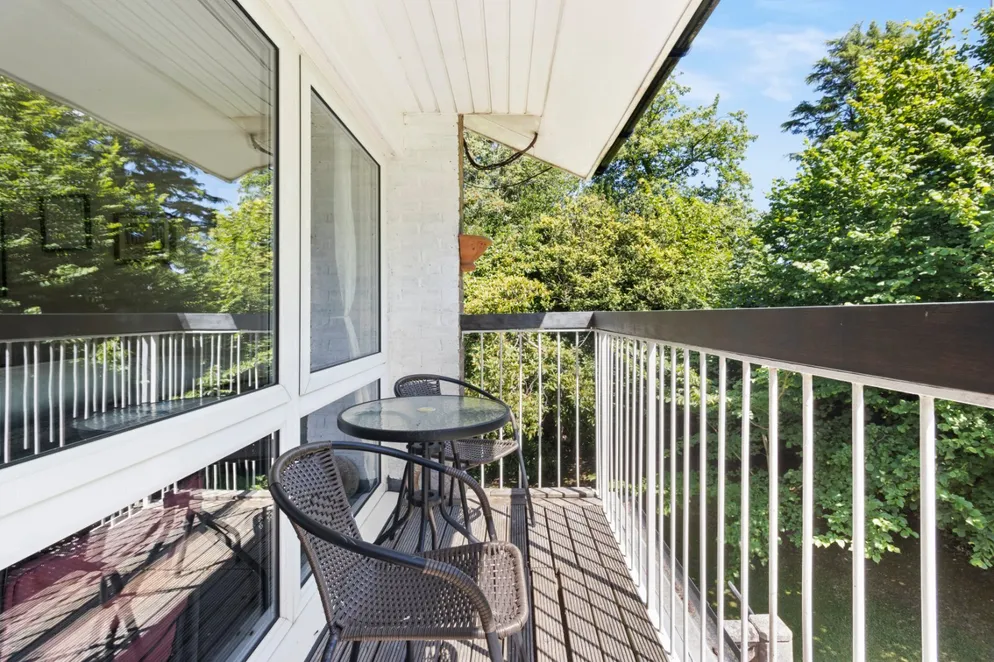 Property carousel item 4