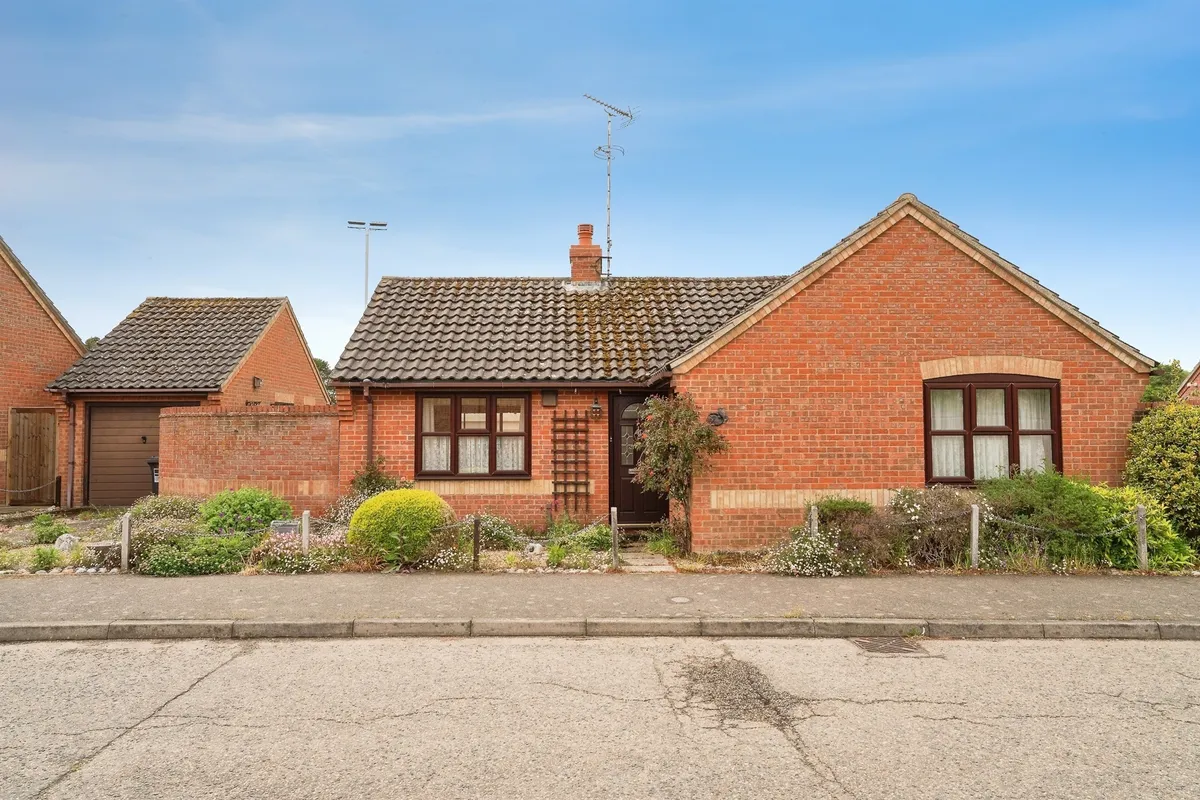 Woodfield Road, HOLT