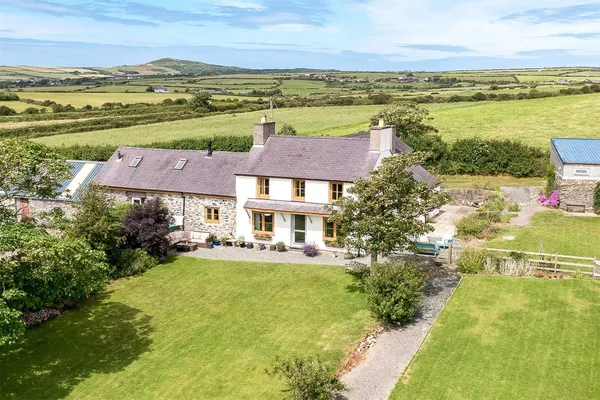 Llanfaethlu, Holyhead, LL65 photo 1