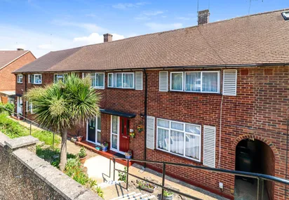 Longcliffe Path, Watford, WD19