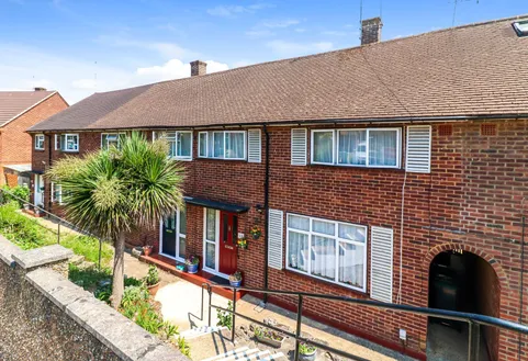 Longcliffe Path, Watford, WD19