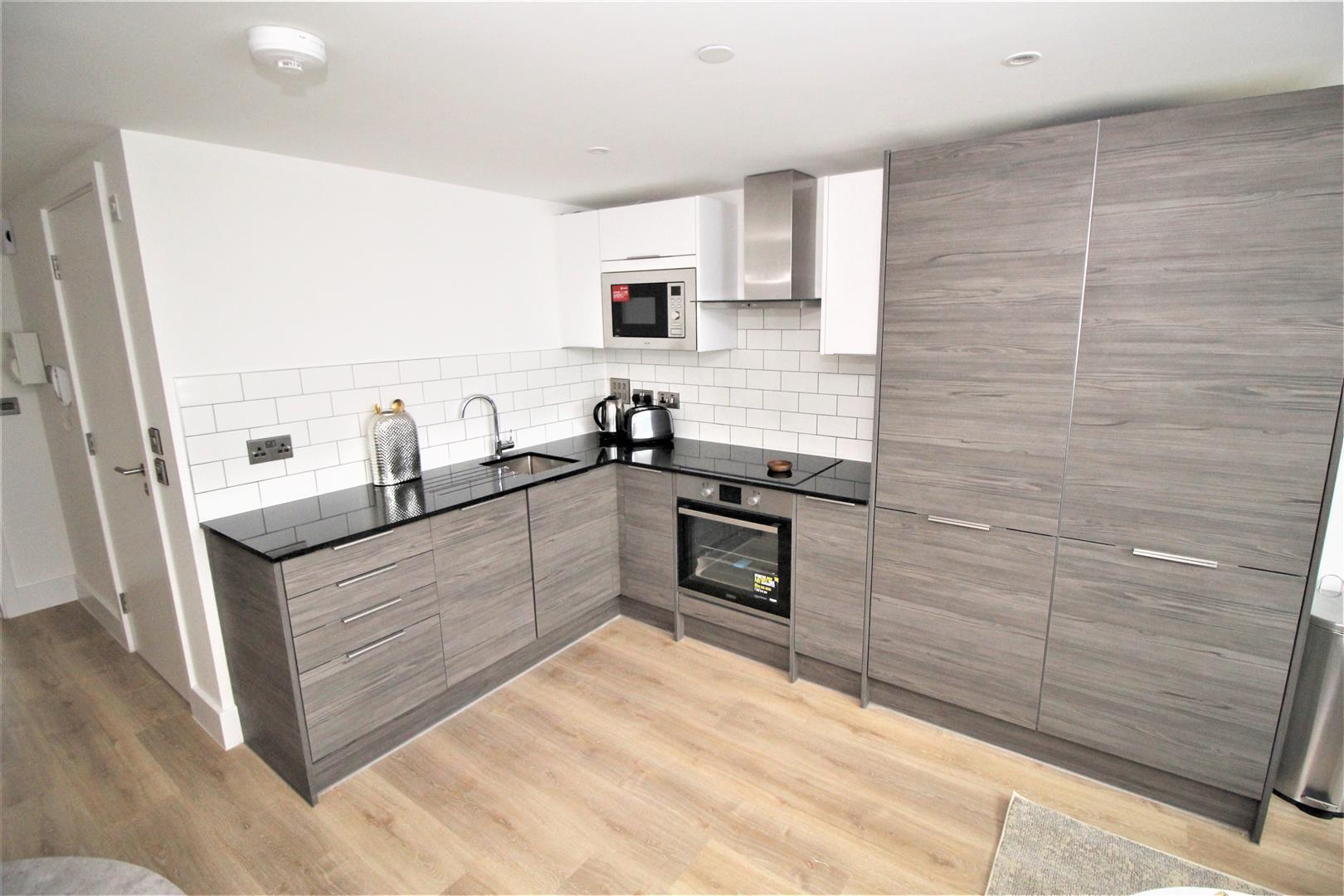 London Road, Crawley Image 9