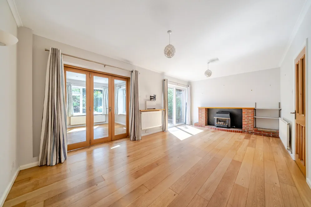 Field Place, Liphook, GU30 photo 3