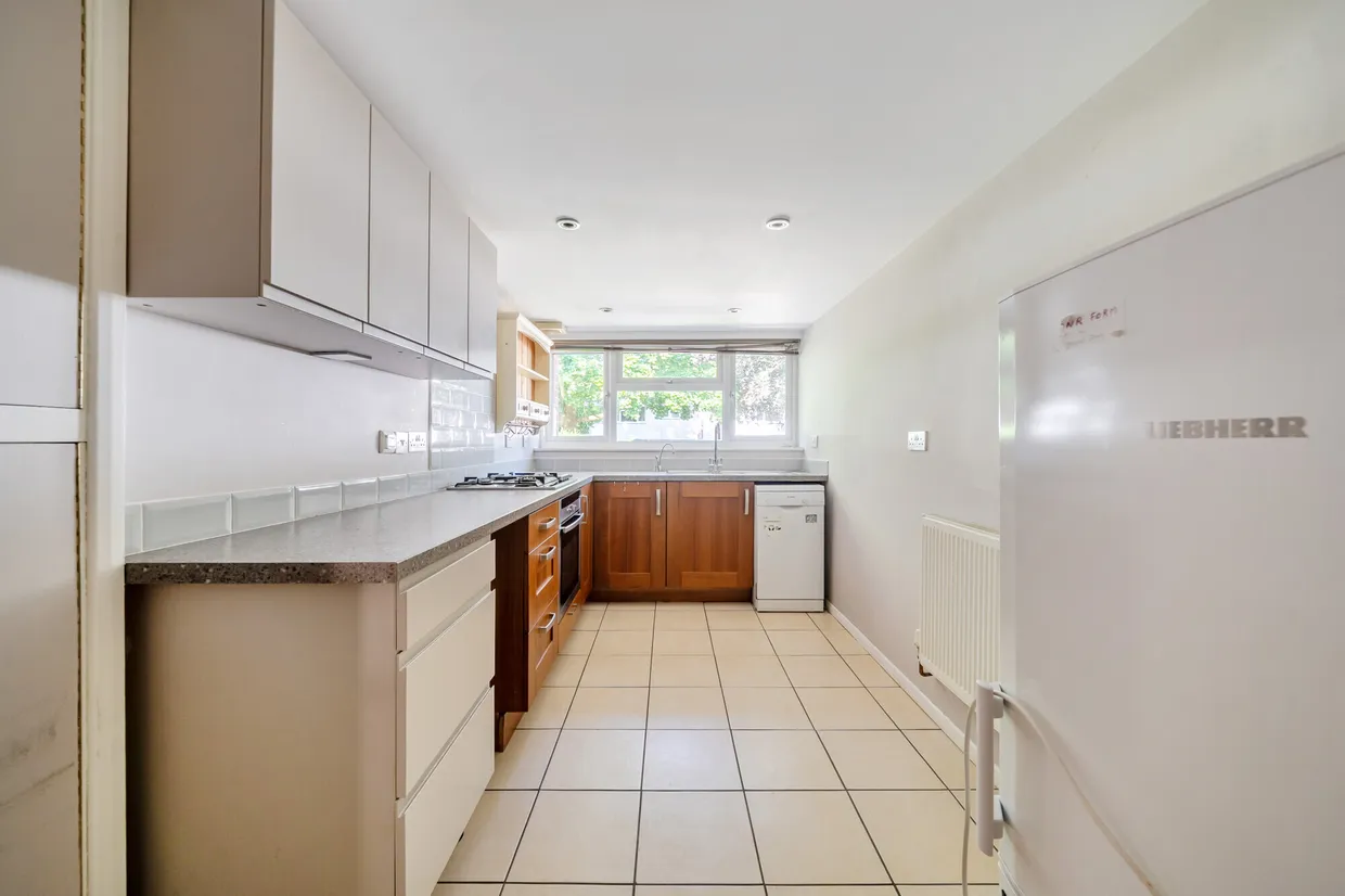Field Place, Liphook, GU30 photo 5