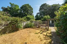 Field Place, Liphook, GU30 photo 10