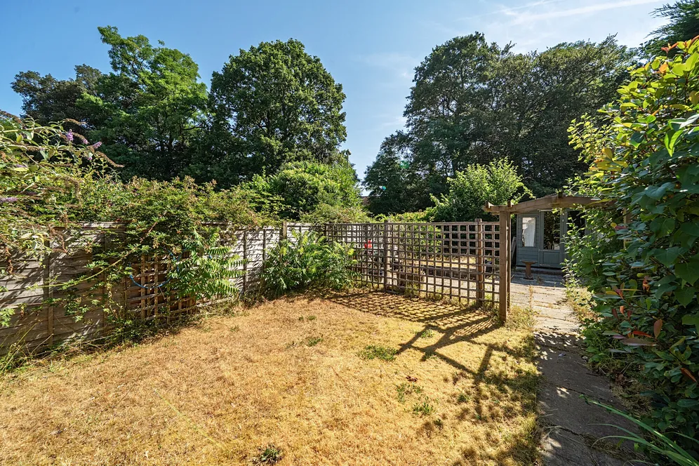 Field Place, Liphook, GU30 photo 10