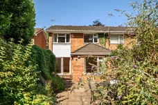 Field Place, Liphook, GU30 photo 11