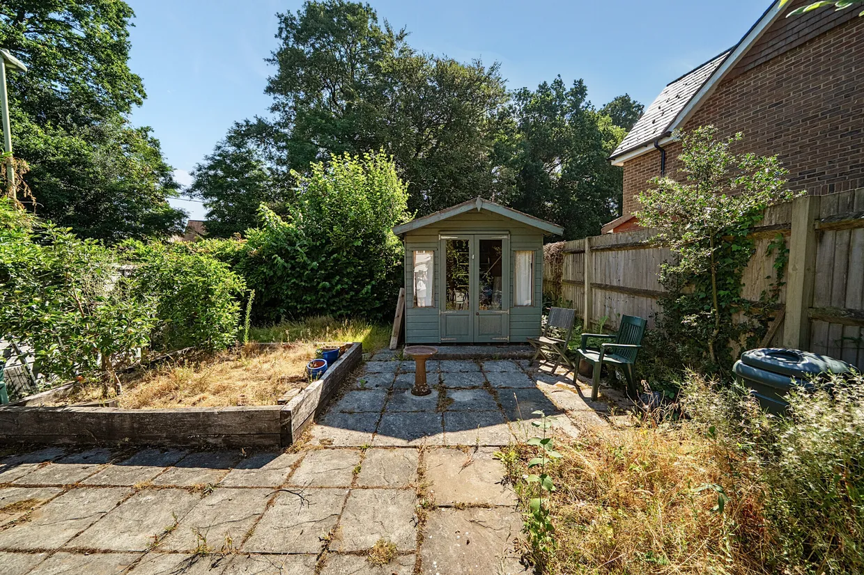 Field Place, Liphook, GU30 photo 12