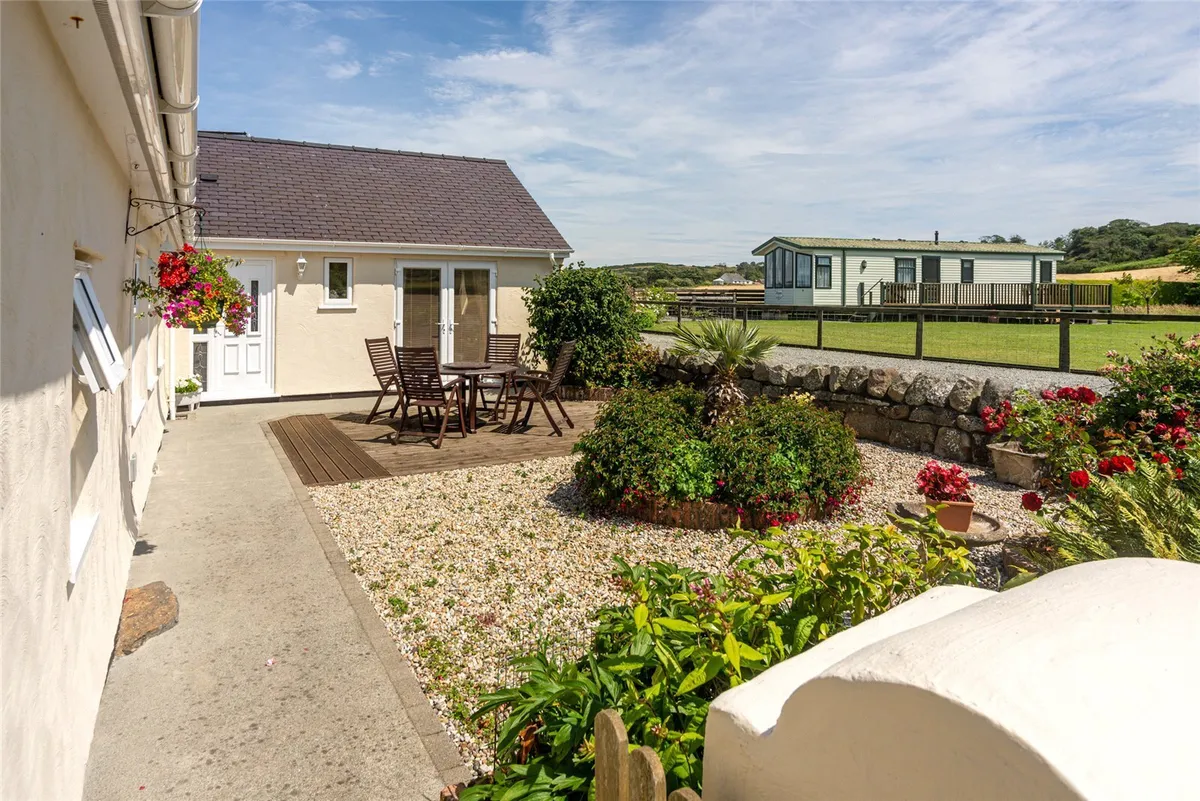 Dulas, Isle of Anglesey, LL70