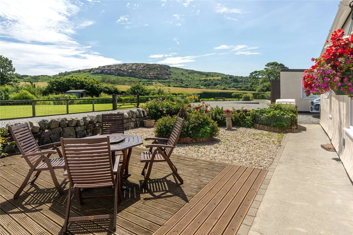 Dulas, Isle of Anglesey, LL70