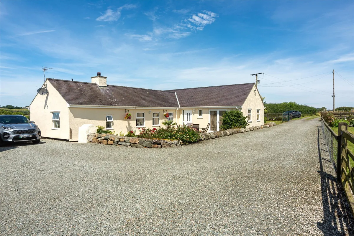 Dulas, Isle of Anglesey, LL70