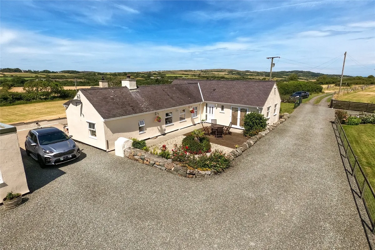 Dulas, Isle of Anglesey, LL70