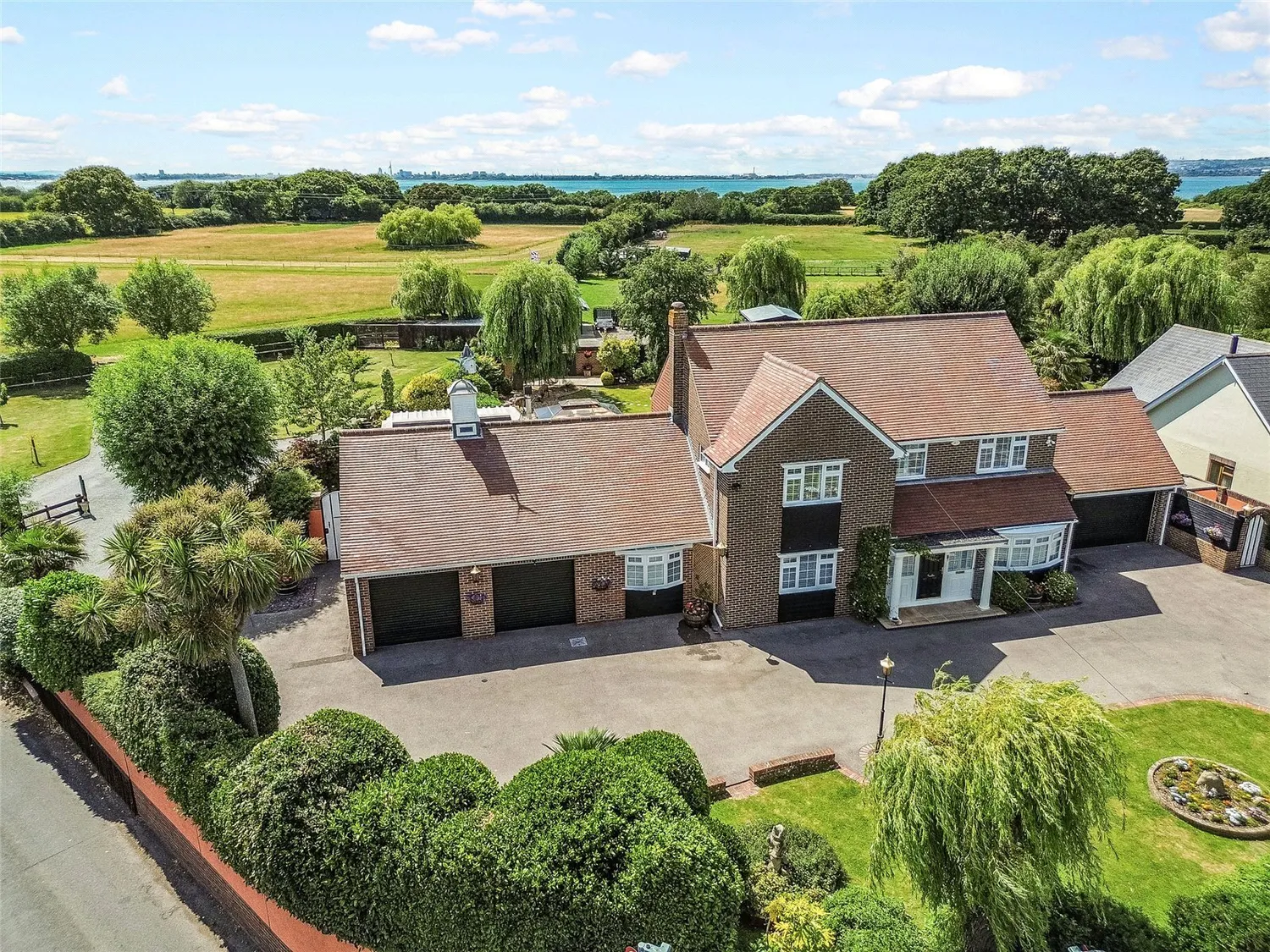 Havant Road, Hayling Island, PO11 photo 2