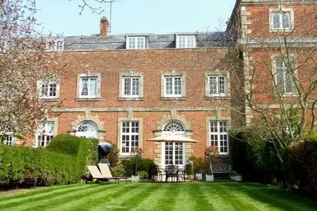 Captains Court, Horton, NN7