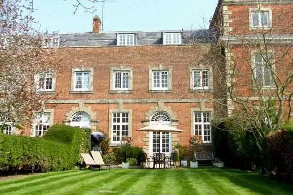 Captains Court, Horton, NN7 photo 1