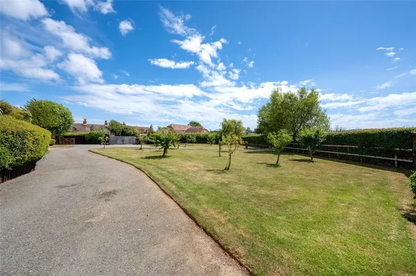Havant Road, Hayling Island, PO11 photo 16