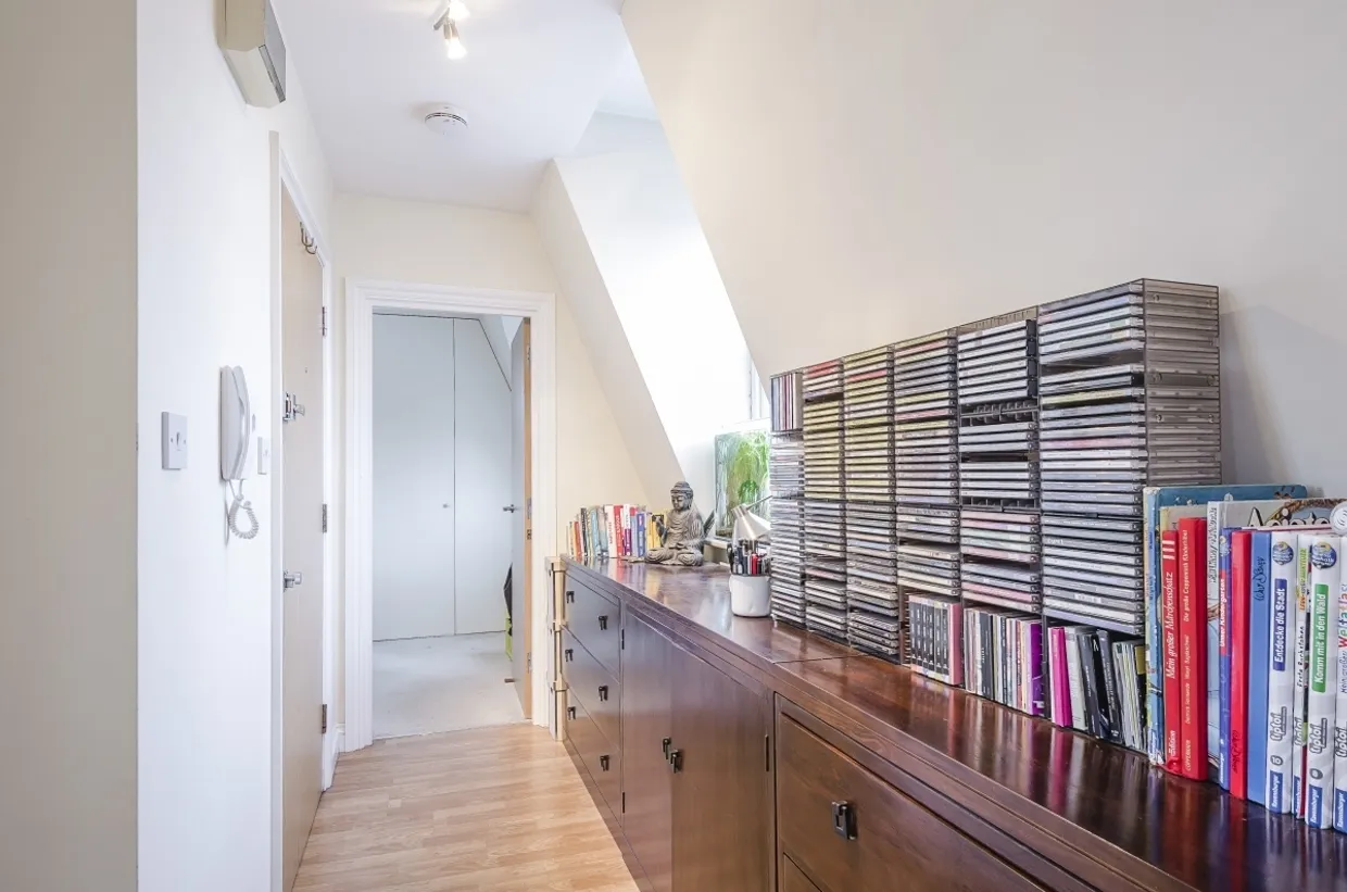 Lillie Road London SW6 photo 4