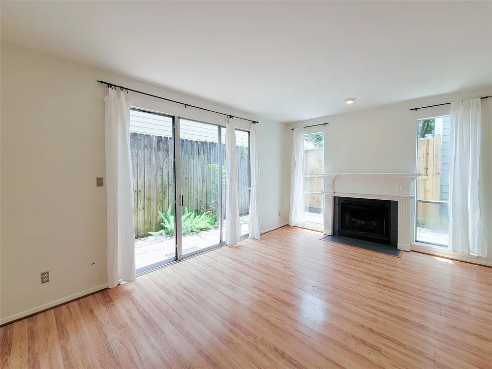 4225 Purdue St, Houston, TX 77005