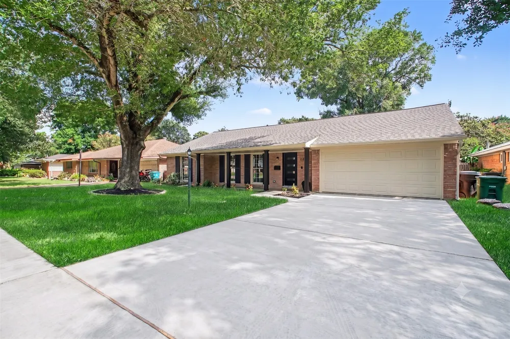 5443 Redstart St, Houston, TX 77096