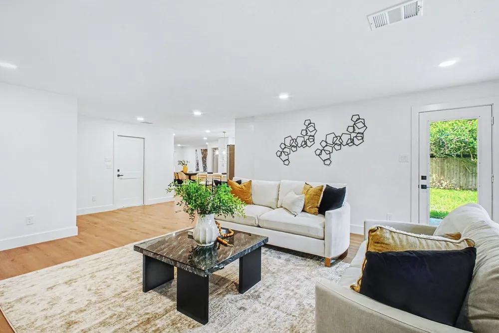 5443 Redstart St, Houston, TX 77096