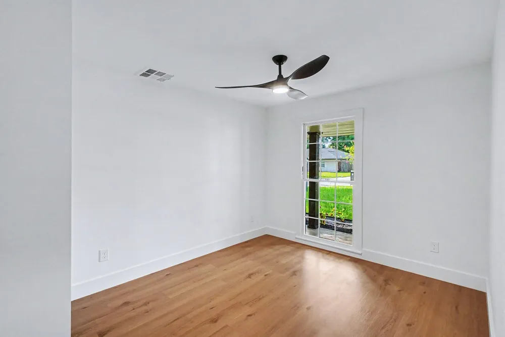 5443 Redstart St, Houston, TX 77096