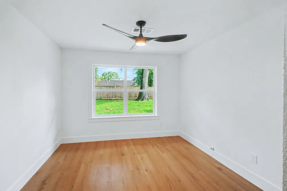 5443 Redstart St, Houston, TX 77096