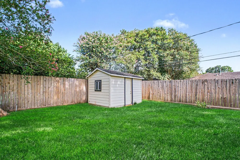 5443 Redstart St, Houston, TX 77096