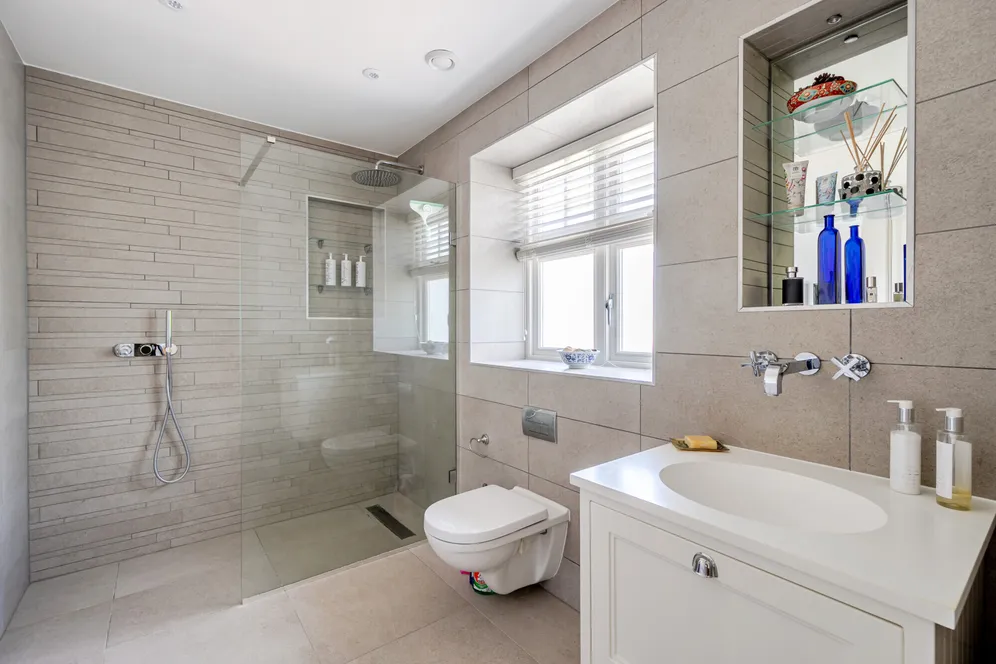 Sandlands Grove, Walton-On-The-Hill, KT20 photo 8