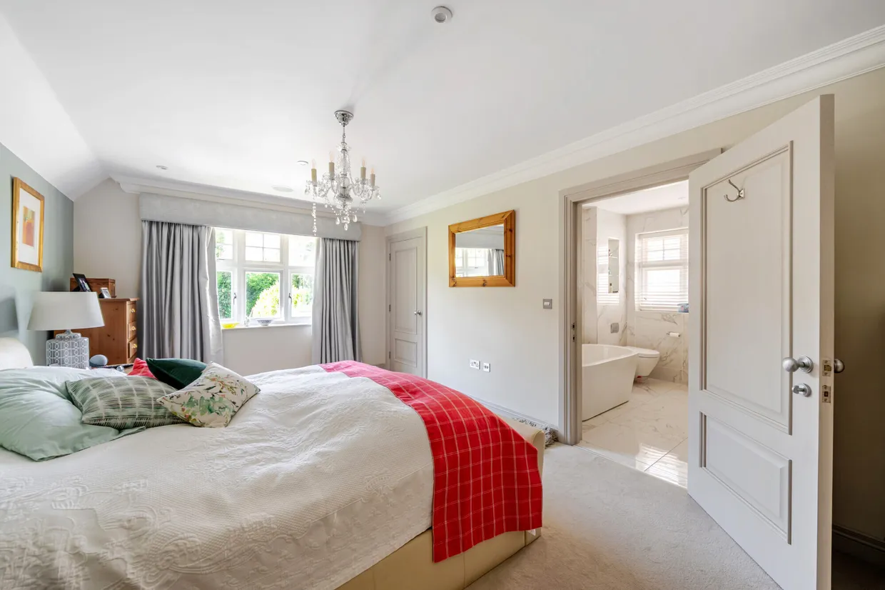 Sandlands Grove, Walton-On-The-Hill, KT20 photo 9