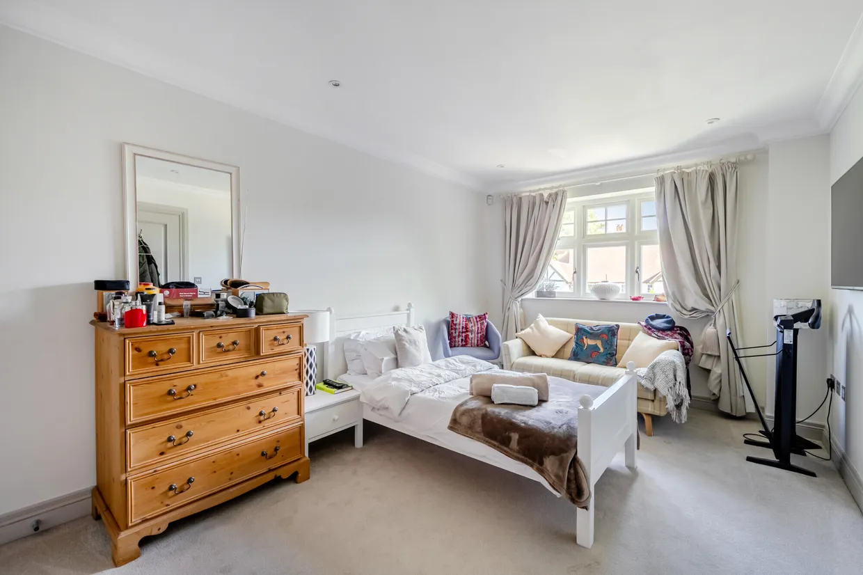 Sandlands Grove, Walton-On-The-Hill, KT20 photo 11