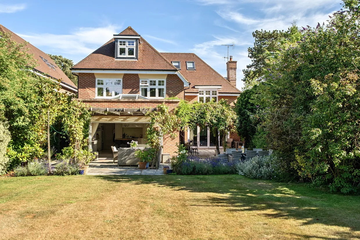 Sandlands Grove, Walton-On-The-Hill, KT20 photo 12