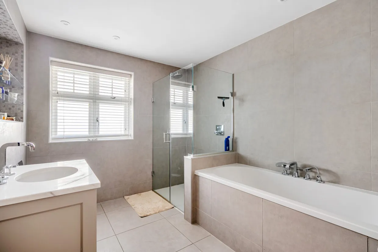 Sandlands Grove, Walton-On-The-Hill, KT20 photo 13