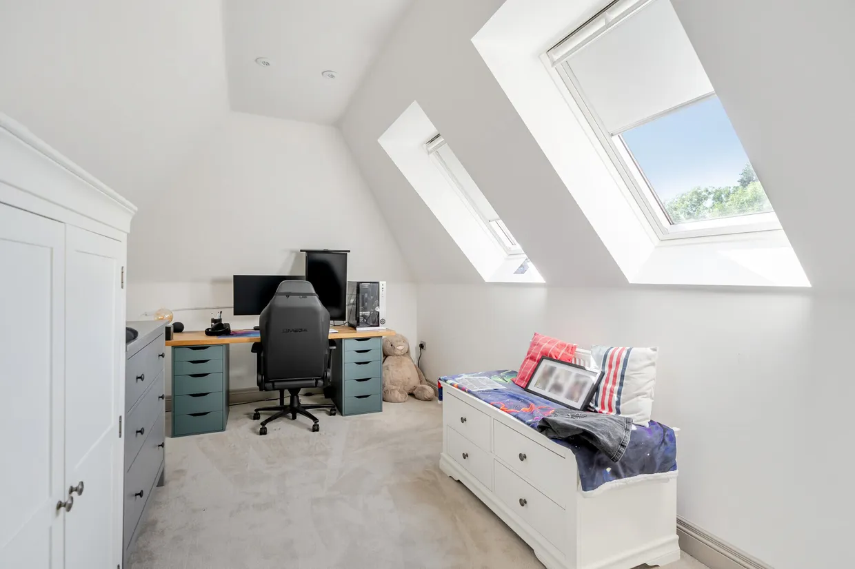 Sandlands Grove, Walton-On-The-Hill, KT20 photo 15