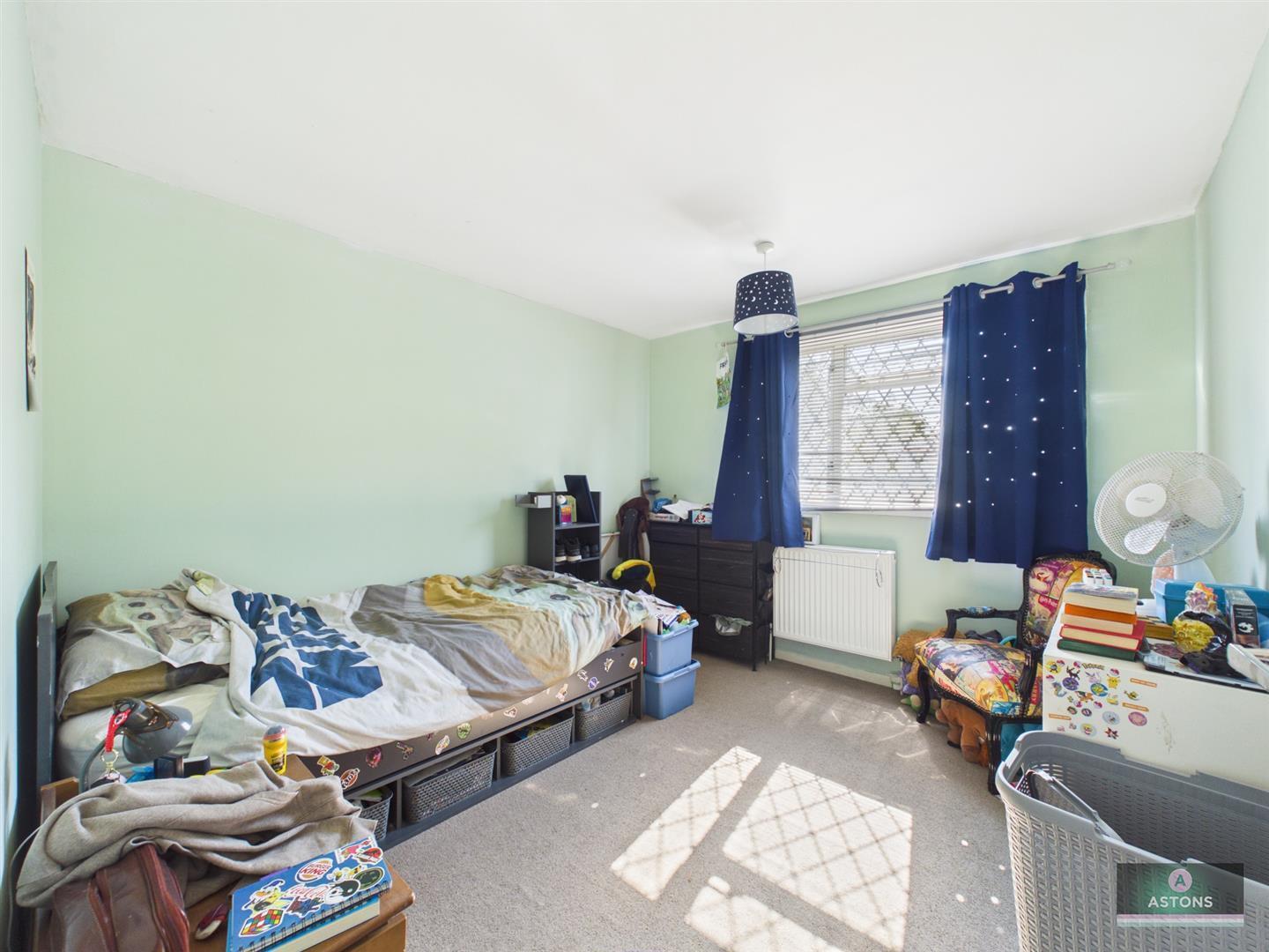 Hawkhurst Walk, Crawley Image 8