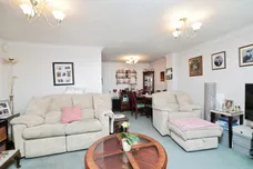 Cherry Hills, Watford