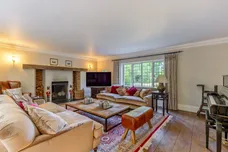Upper Hale Road, Farnham, GU9 photo 4