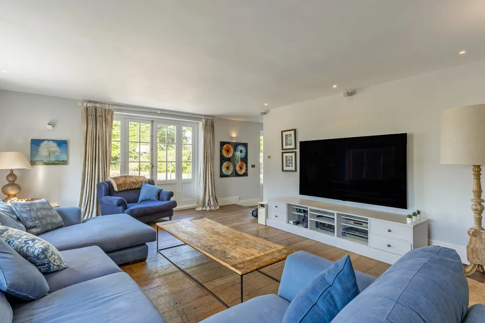Upper Hale Road, Farnham, GU9 photo 5