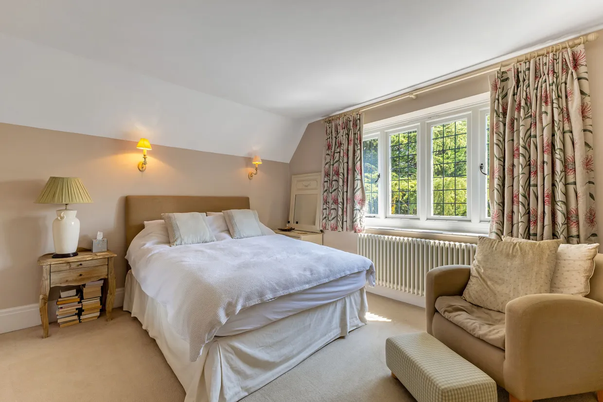 Upper Hale Road, Farnham, GU9 photo 21