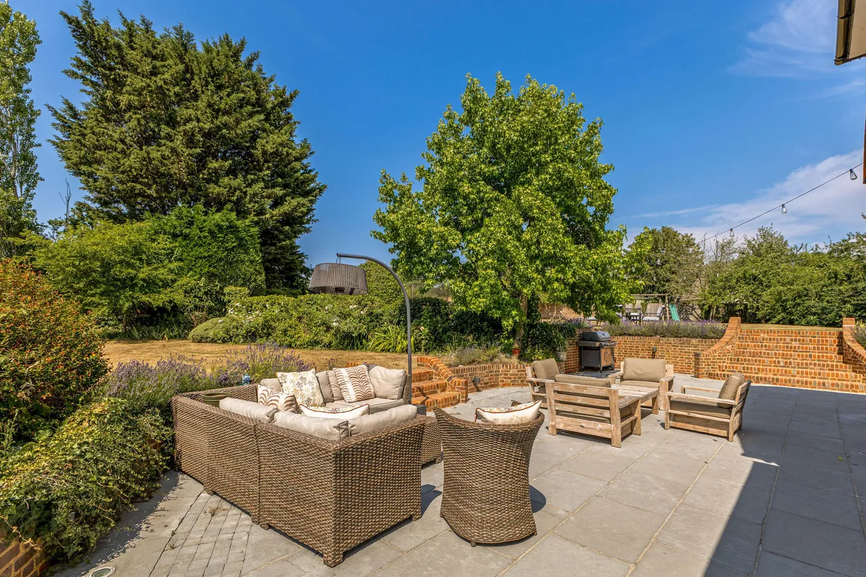 Upper Hale Road, Farnham, GU9 photo 24