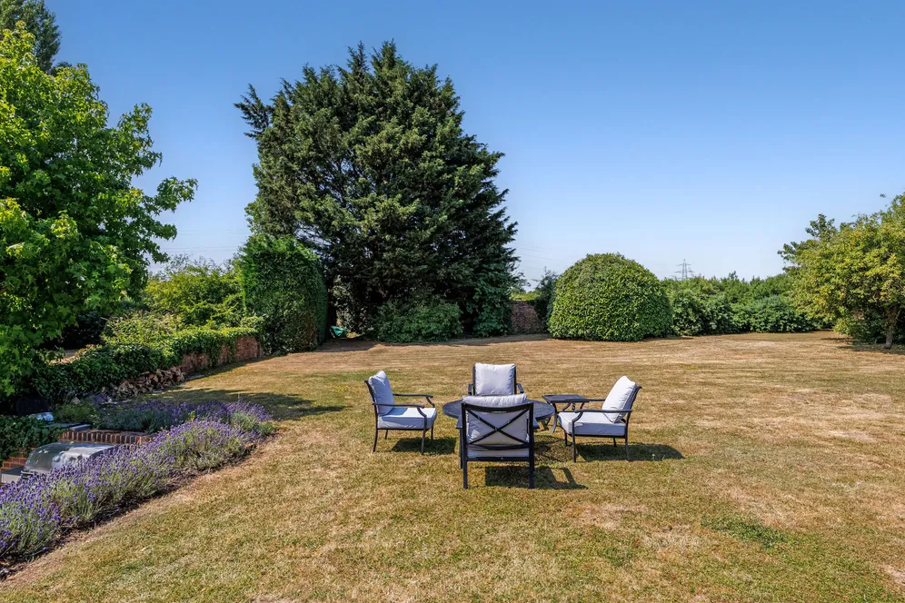 Upper Hale Road, Farnham, GU9 photo 28