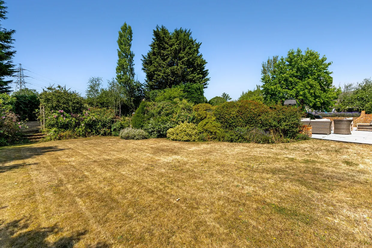 Upper Hale Road, Farnham, GU9 photo 32